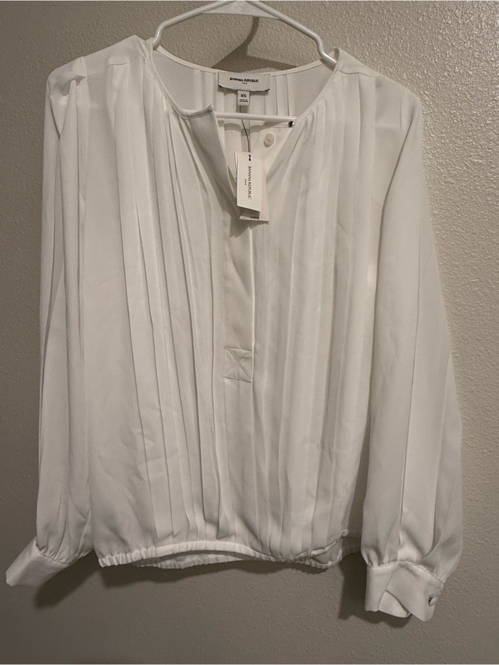 Banana Republic White Pleated Front Long-Sleeve Blouse